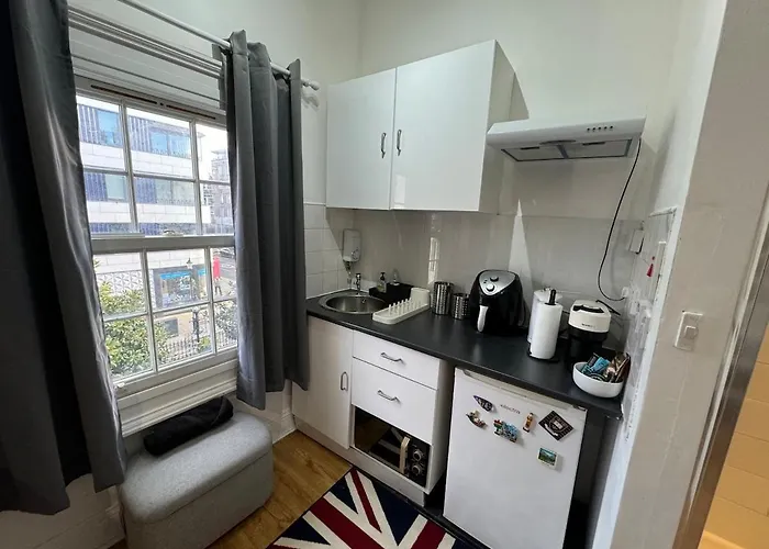 Hyde Park Studio Flat